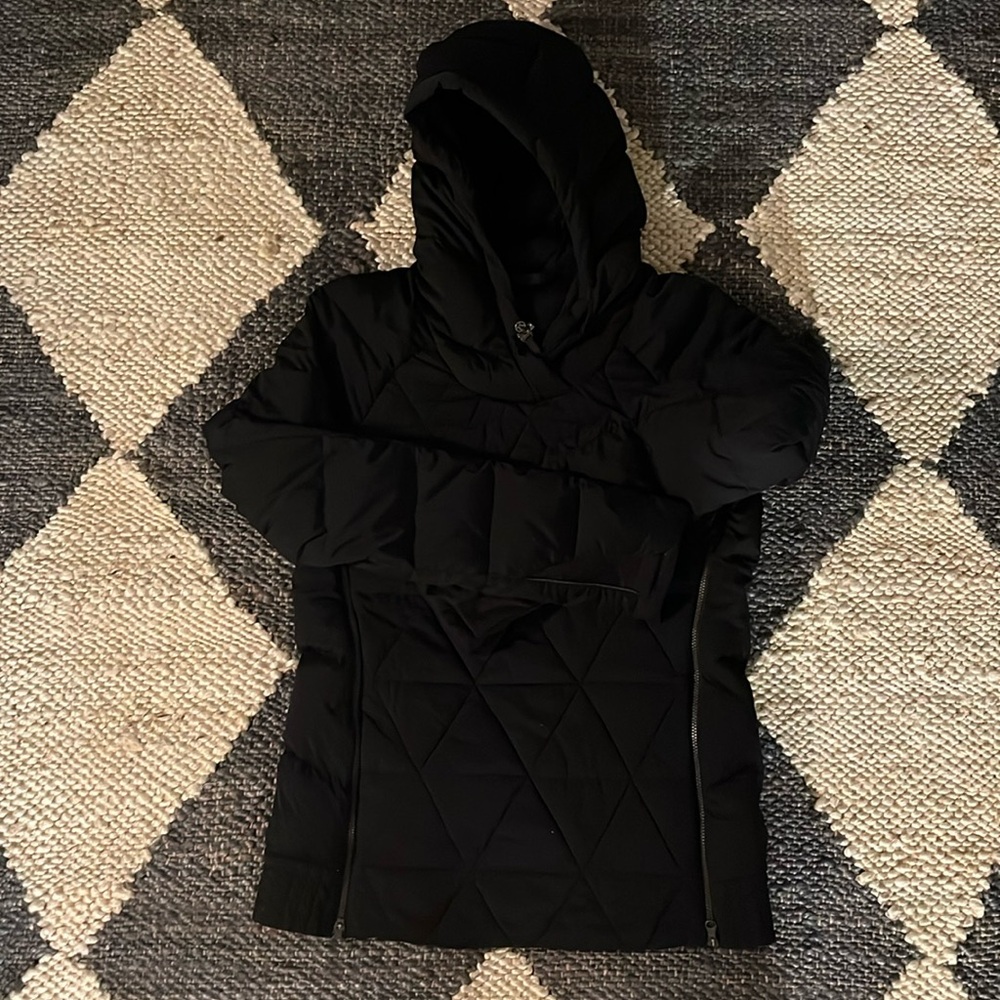 VEUC Lululemon, jacket hoodie, black size 6, super warm